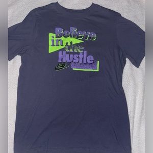 EUC Boys Nike T Shirt “Believe in the Hustle’ Size XL 18-20 Plum
